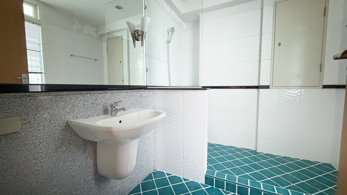 For RentSukhumvit, Asoke, Thonglor : The Verandah Sukhumvit 23 | 4 Bed 350 sq.m. Please call: 062-496-6454