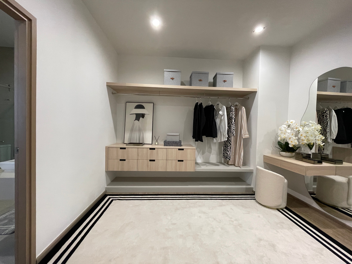 ขายทาวน์โฮมลาดพร้าว101 แฮปปี้แลนด์ : ขาย THER ลาดพร้าว 93 ทาวน์โฮม Luxury 3.5 ชั้น ใกล้รถไฟฟ้าเพียง 650 ม. โดดเด่น ฟังก์ชันครบ พร้อม Double Volume สูงโปร่ง และส่วนกลางระดับโรงแรม 5 ดาว