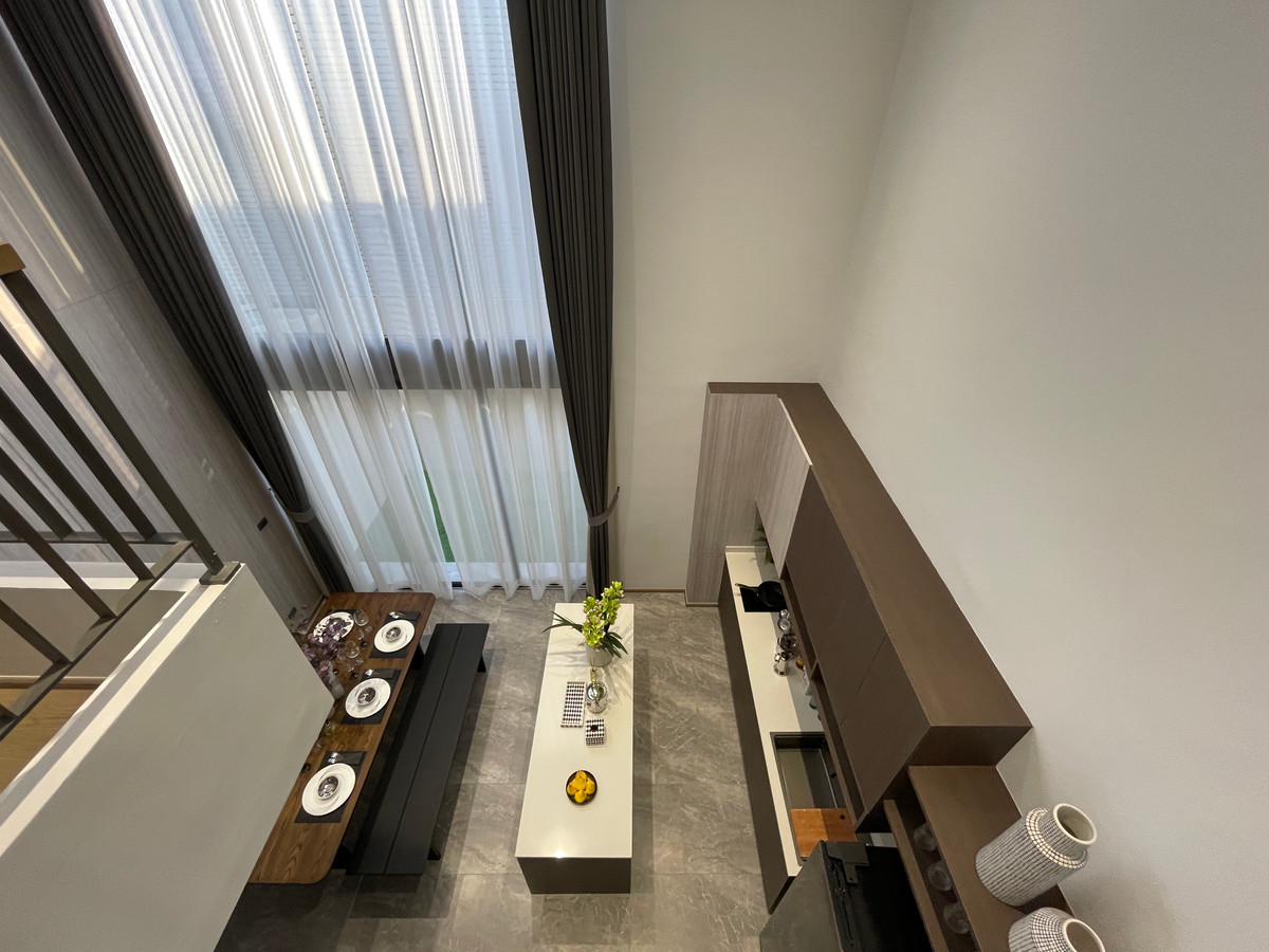 ขายทาวน์โฮมลาดพร้าว101 แฮปปี้แลนด์ : ขาย THER ลาดพร้าว 93 ทาวน์โฮม Luxury 3.5 ชั้น ใกล้รถไฟฟ้าเพียง 650 ม. โดดเด่น ฟังก์ชันครบ พร้อม Double Volume สูงโปร่ง และส่วนกลางระดับโรงแรม 5 ดาว