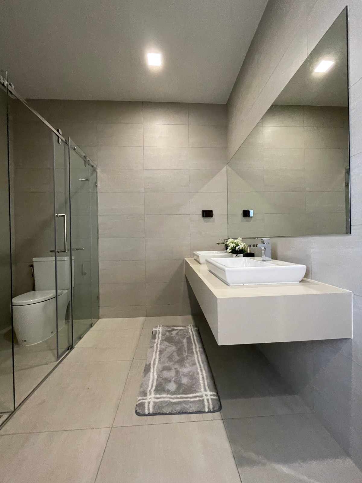 ขายทาวน์โฮมลาดพร้าว101 แฮปปี้แลนด์ : ขาย THER ลาดพร้าว 93 ทาวน์โฮม Luxury 3.5 ชั้น ใกล้รถไฟฟ้าเพียง 650 ม. โดดเด่น ฟังก์ชันครบ พร้อม Double Volume สูงโปร่ง และส่วนกลางระดับโรงแรม 5 ดาว