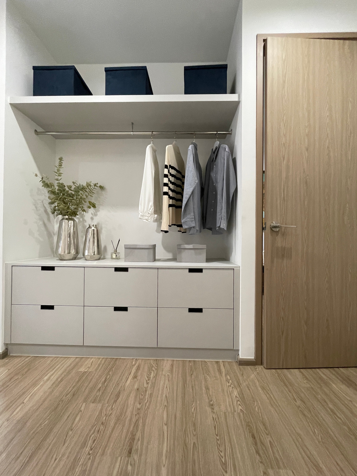 ขายทาวน์โฮมลาดพร้าว101 แฮปปี้แลนด์ : ขาย THER ลาดพร้าว 93 ทาวน์โฮม Luxury 3.5 ชั้น ใกล้รถไฟฟ้าเพียง 650 ม. โดดเด่น ฟังก์ชันครบ พร้อม Double Volume สูงโปร่ง และส่วนกลางระดับโรงแรม 5 ดาว