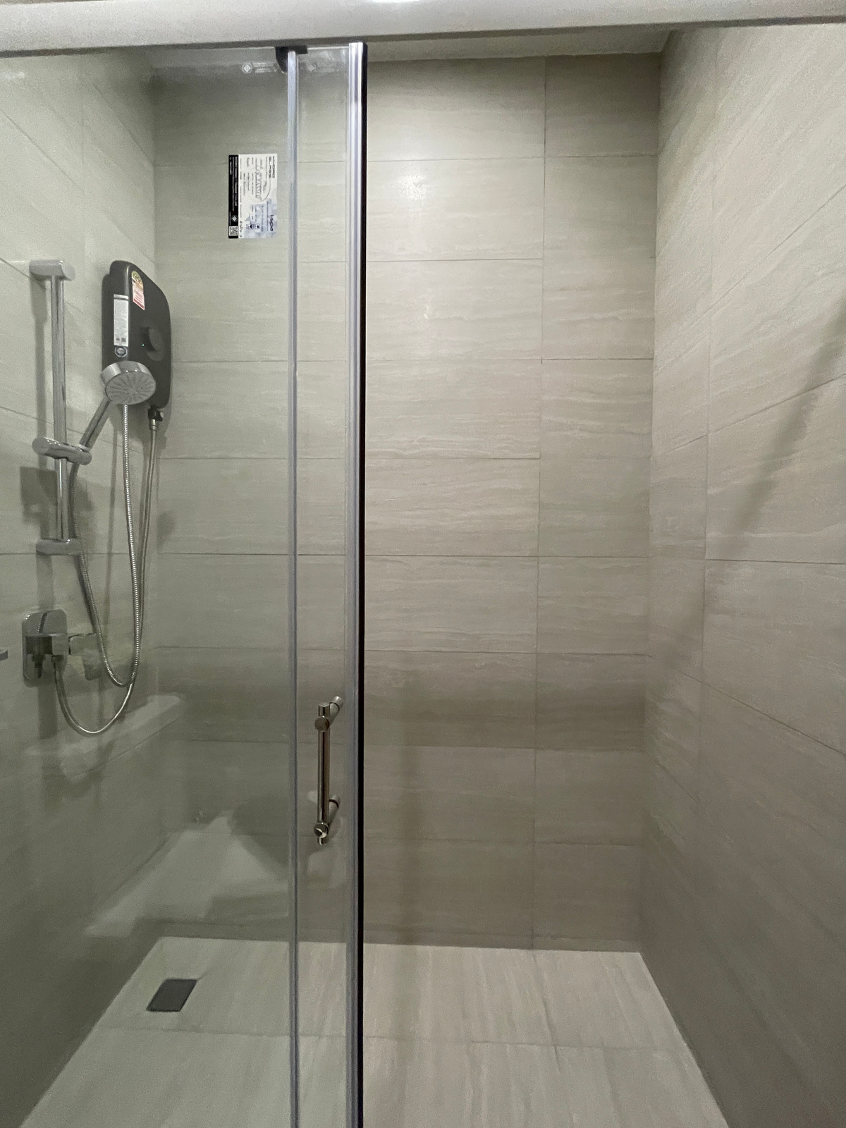 ขายทาวน์โฮมลาดพร้าว101 แฮปปี้แลนด์ : ขาย THER ลาดพร้าว 93 ทาวน์โฮม Luxury 3.5 ชั้น ใกล้รถไฟฟ้าเพียง 650 ม. โดดเด่น ฟังก์ชันครบ พร้อม Double Volume สูงโปร่ง และส่วนกลางระดับโรงแรม 5 ดาว