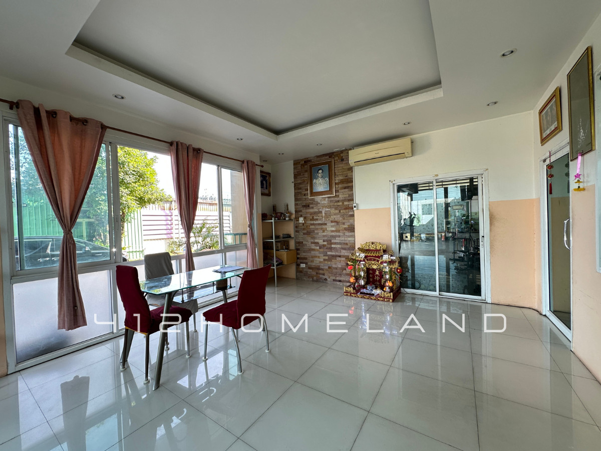 For SaleFactorySamut Prakan,Samrong : Warehouse-factory for sale, 1,500 sq m, area 1-3-49 rai, next to the road on 3 sides, purple layout, water and electricity ready. Large vehicles can enter Bang Sao Thong, Samut Prakan.