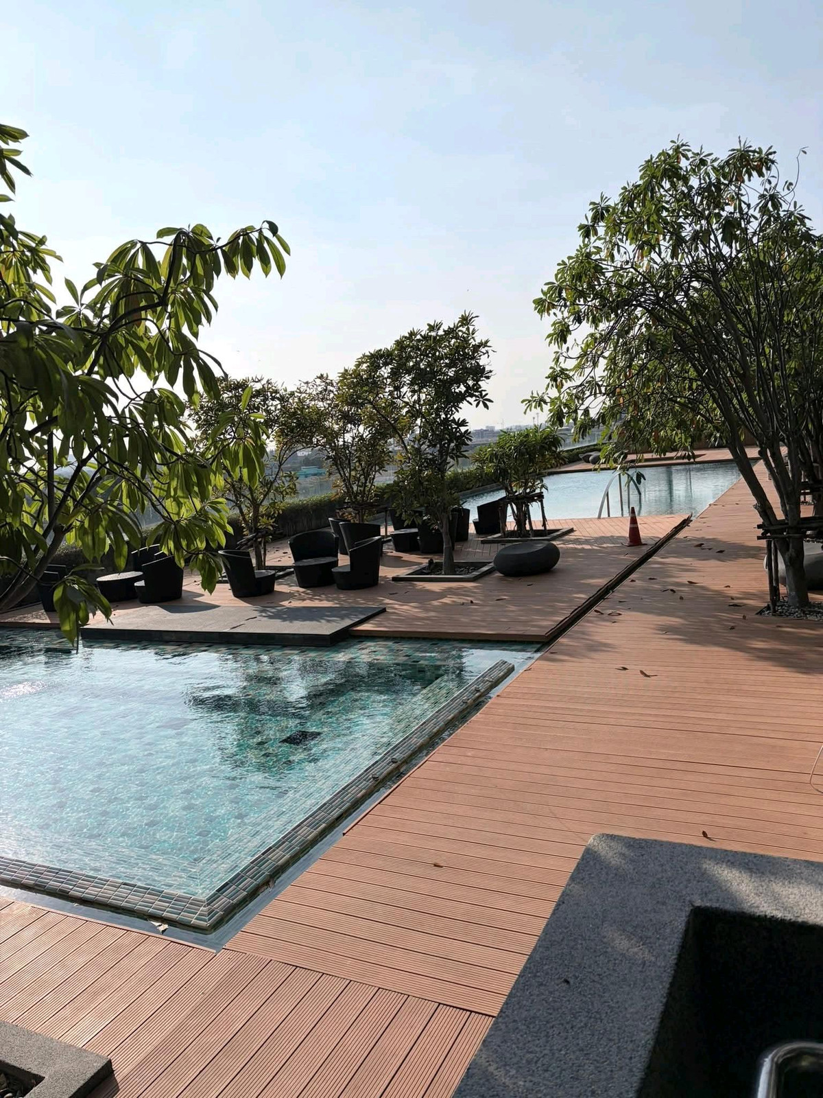 For RentCondoPinklao, Charansanitwong : ✨ High floor luxury condo The view of the Chao Phraya River is mesmerizingly beautiful and has a resort feel!
