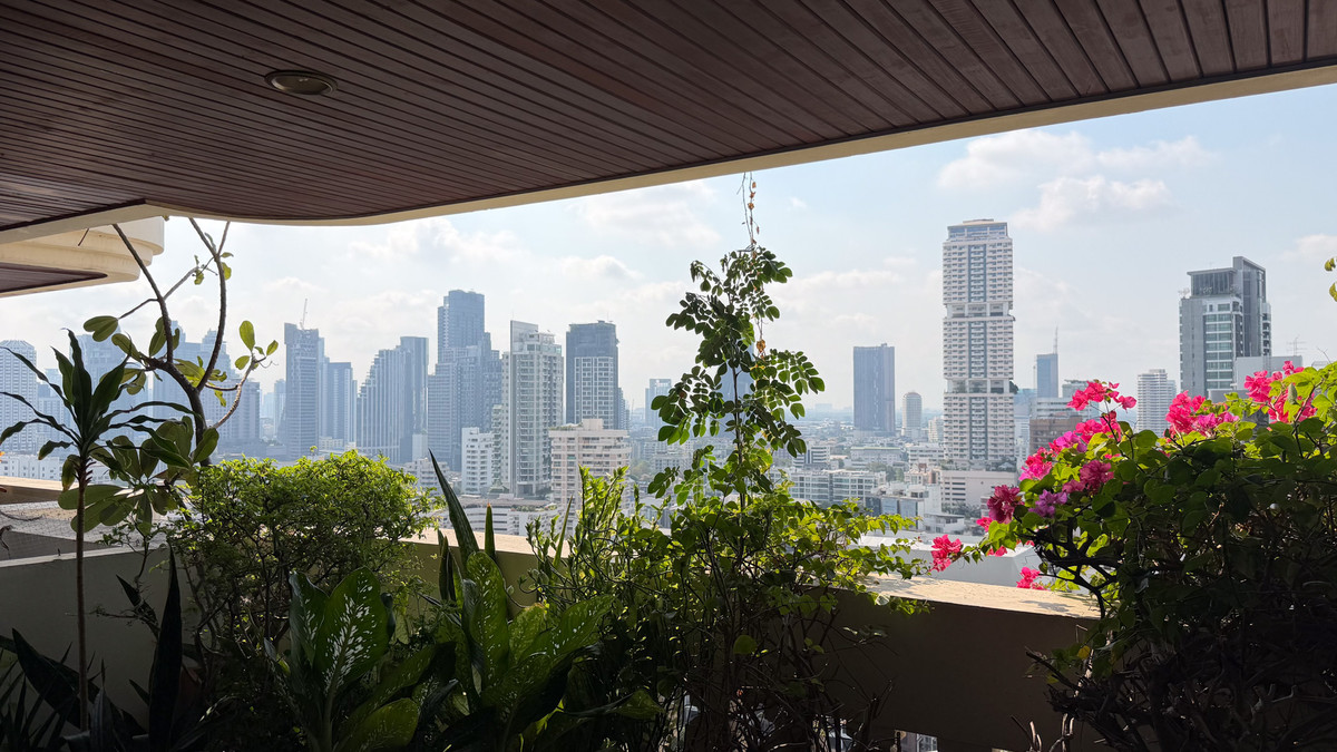 For RentSukhumvit, Asoke, Thonglor : Charan Tower Residences by Aspira, Sukhumvit 43 – Near BTS Phrom Phong Please call: 062-496-6454