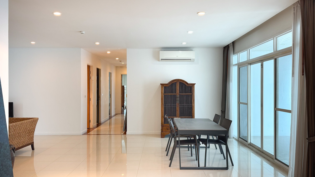 For RentSukhumvit, Asoke, Thonglor : The Verandah Sukhumvit 23 | 4 Bed 350 sq.m. Please call: 062-496-6454