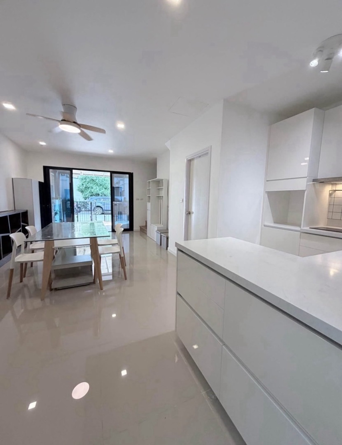 For RentHome OfficePattanakan, Srinakarin : New house for rent, Patio Srinakarin Rama 9, Patio Srinakarin - Rama 9 (Krungthep Kreetha), town home office, 3 floors, golf course view, 3 bedrooms, 3 bathrooms, price 50,000 baht, near Krungthep Kreetha golf course.