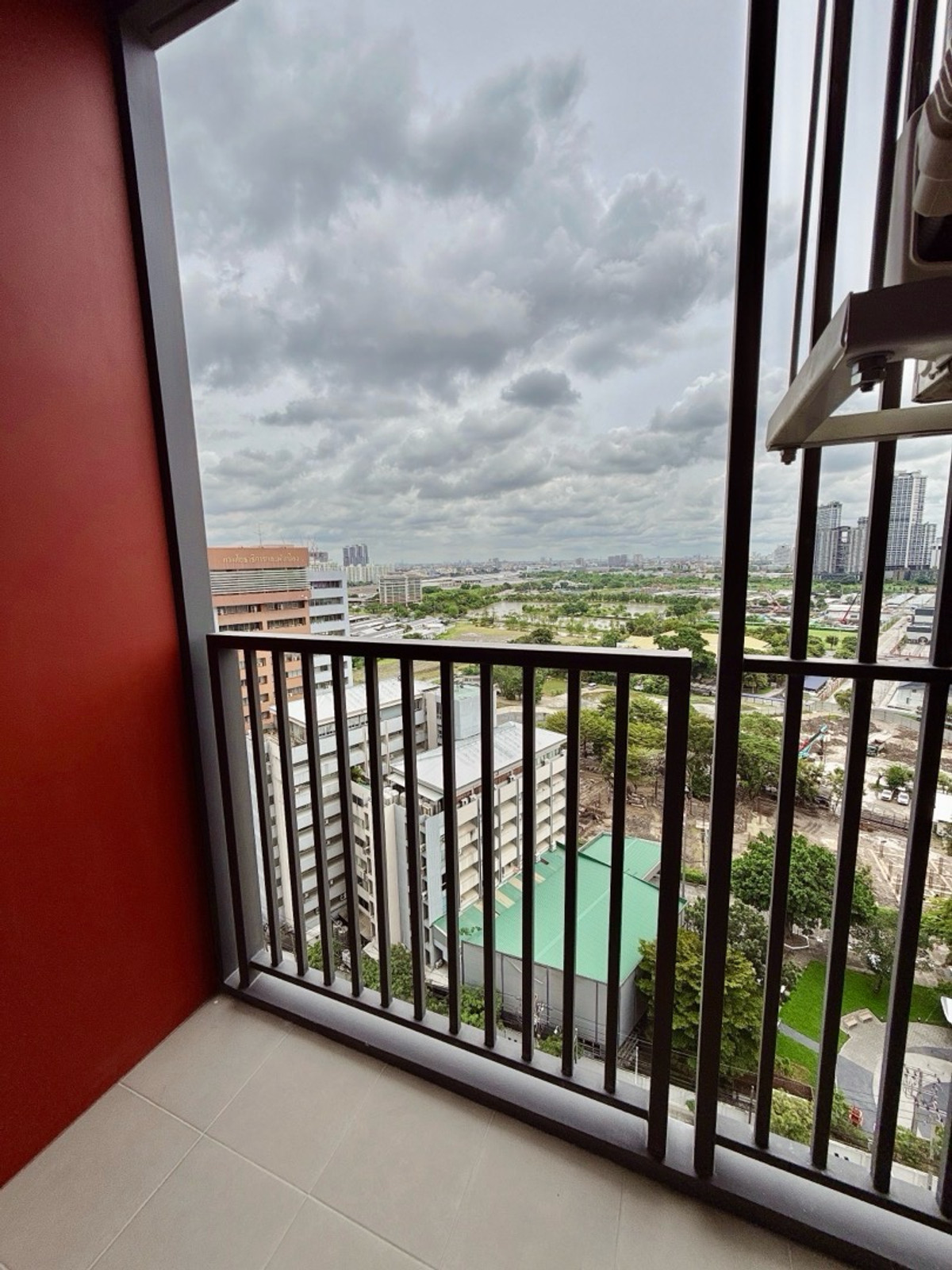 ขายคอนโดพระราม 9 เพชรบุรีตัดใหม่ RCA : 𝐓𝐇𝐄 𝐁𝐀𝐒𝐄 𝐑𝐀𝐌𝐀𝟗 𝐅𝐫𝐞𝐞 เงินดาวน์ 𝐎 บาท ผ่อนสบายๆ 𝟖,𝟗𝟎𝟎/เดือน ฟรีเฟอร์นิเจอร์ ฟรีทุกค่าใช่จ่าย ผ่อนตรงโครงการ 