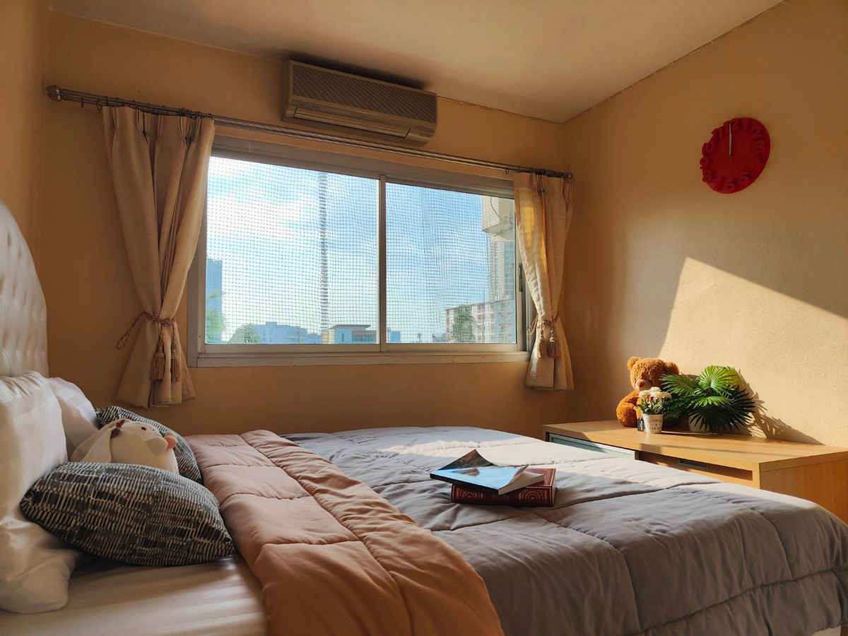 For SaleCondoSapankwai,Jatujak : Condo for sale, 5th floor, Soi Ruam Sirimit, Chatuchak, good location, convenient travel, near BTS Mo Chit/MRT Chatuchak Park.