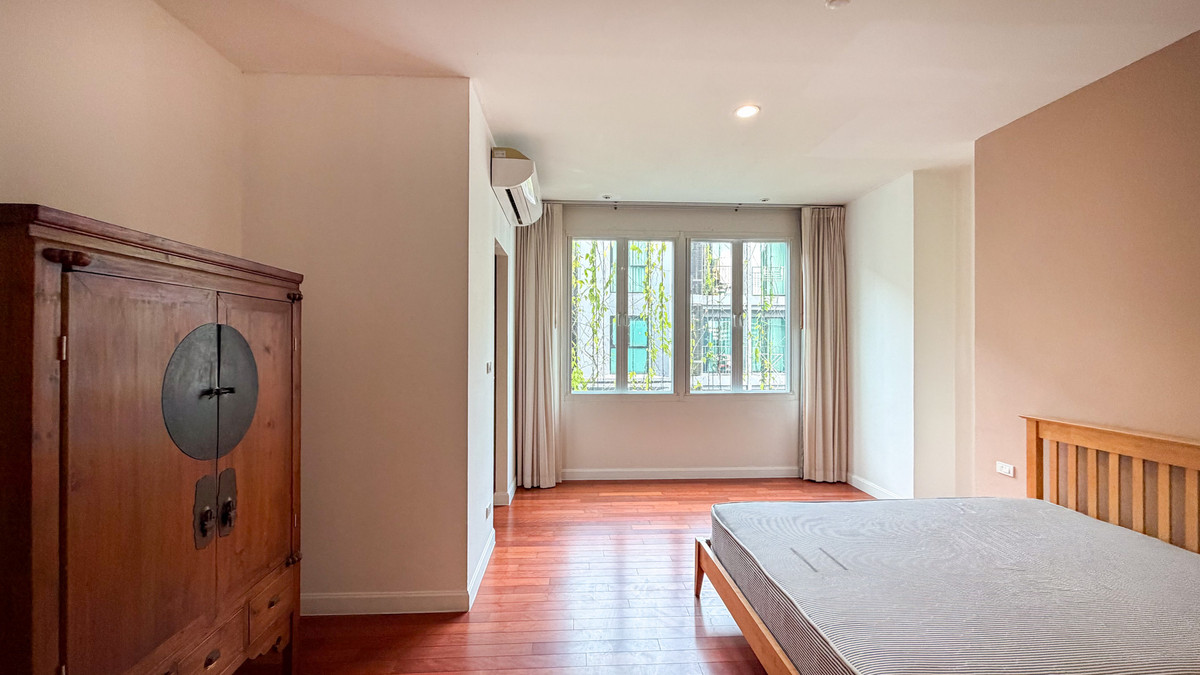 For RentSukhumvit, Asoke, Thonglor : The Verandah Sukhumvit 23 | 4 Bed 350 sq.m. Please call: 062-496-6454