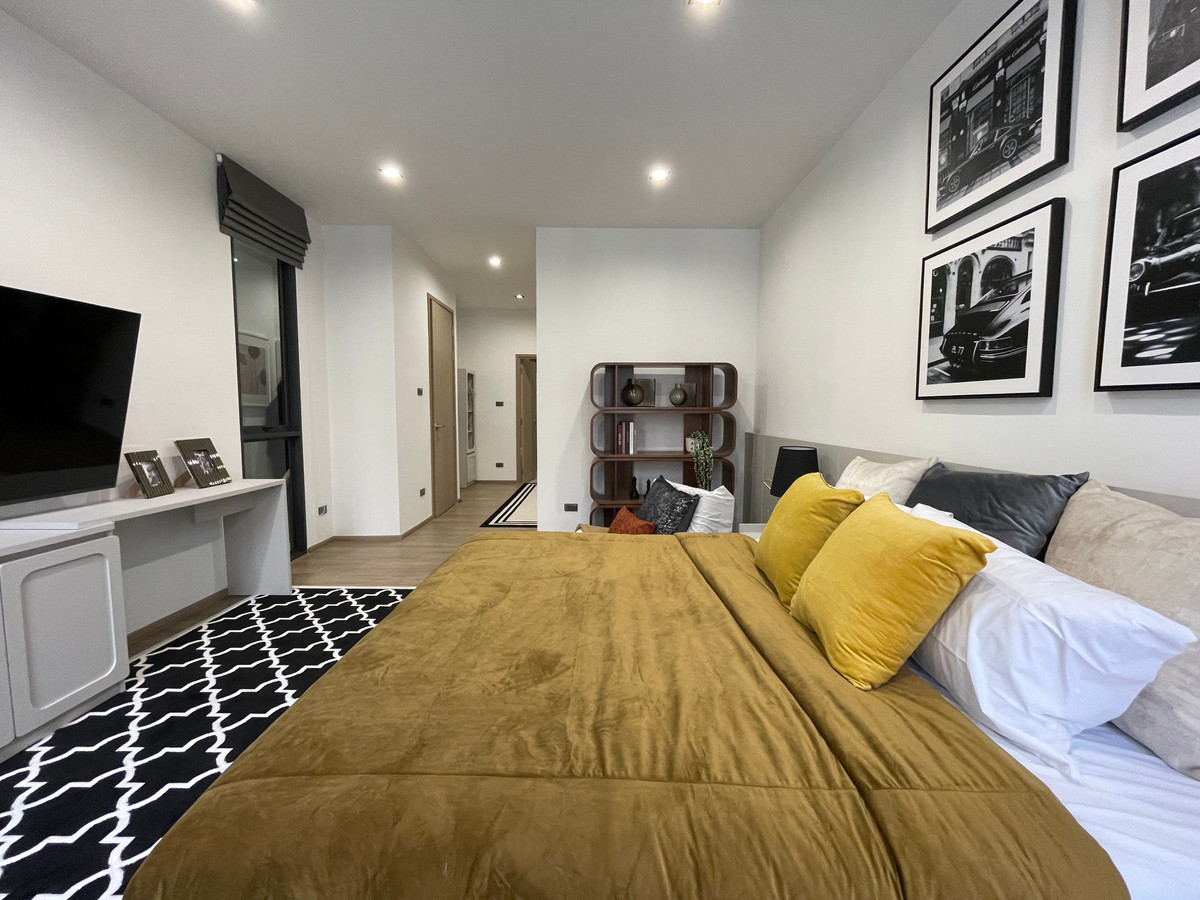 ขายทาวน์โฮมลาดพร้าว101 แฮปปี้แลนด์ : ขาย THER ลาดพร้าว 93 ทาวน์โฮม Luxury 3.5 ชั้น ใกล้รถไฟฟ้าเพียง 650 ม. โดดเด่น ฟังก์ชันครบ พร้อม Double Volume สูงโปร่ง และส่วนกลางระดับโรงแรม 5 ดาว