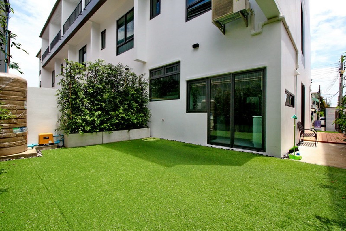 ขายทาวน์โฮมโชคชัย4 ลาดพร้าว71 : โชคชัย 4 ซอย 20 แยก 4 / 3 (ขาย), Chokchai 4 Soi 20 Yaek 4 / 3 Bedrooms (FOR SALE) TPM322