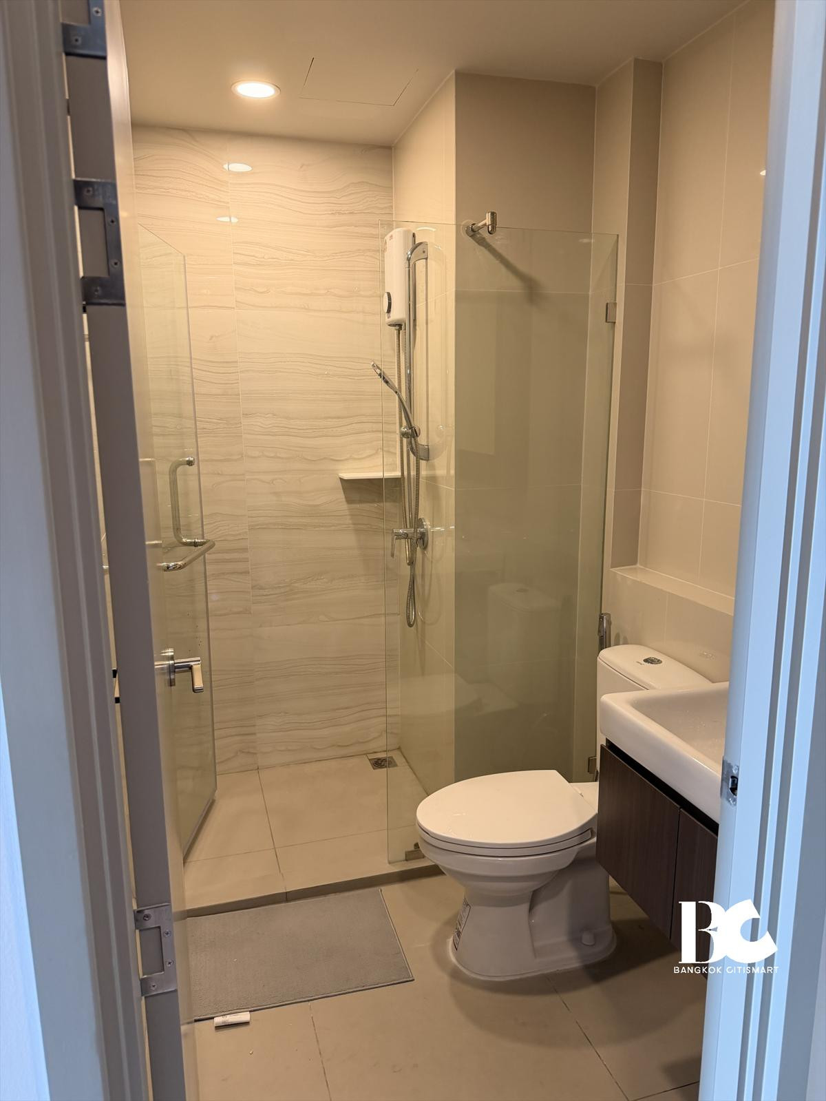 For RentCondoOnnut, Udomsuk : ⚜️ Hot Deal 1 bedroom for rent at Aspire Onnut Station ⚜️