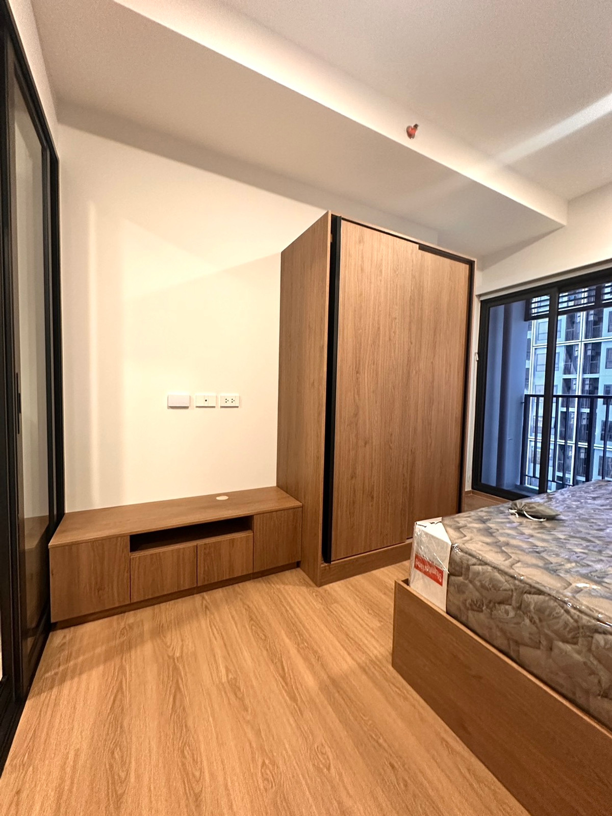 ให้เช่าคอนโดปิ่นเกล้า จรัญสนิทวงศ์ : 😍ห้องใหม่ ป้ายแดง พร้อมอยู่ 😍Chapter One Spark Charan MRT บางพลัด