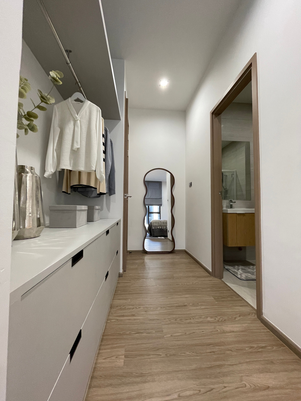 ขายทาวน์โฮมลาดพร้าว101 แฮปปี้แลนด์ : ขาย THER ลาดพร้าว 93 ทาวน์โฮม Luxury 3.5 ชั้น ใกล้รถไฟฟ้าเพียง 650 ม. โดดเด่น ฟังก์ชันครบ พร้อม Double Volume สูงโปร่ง และส่วนกลางระดับโรงแรม 5 ดาว