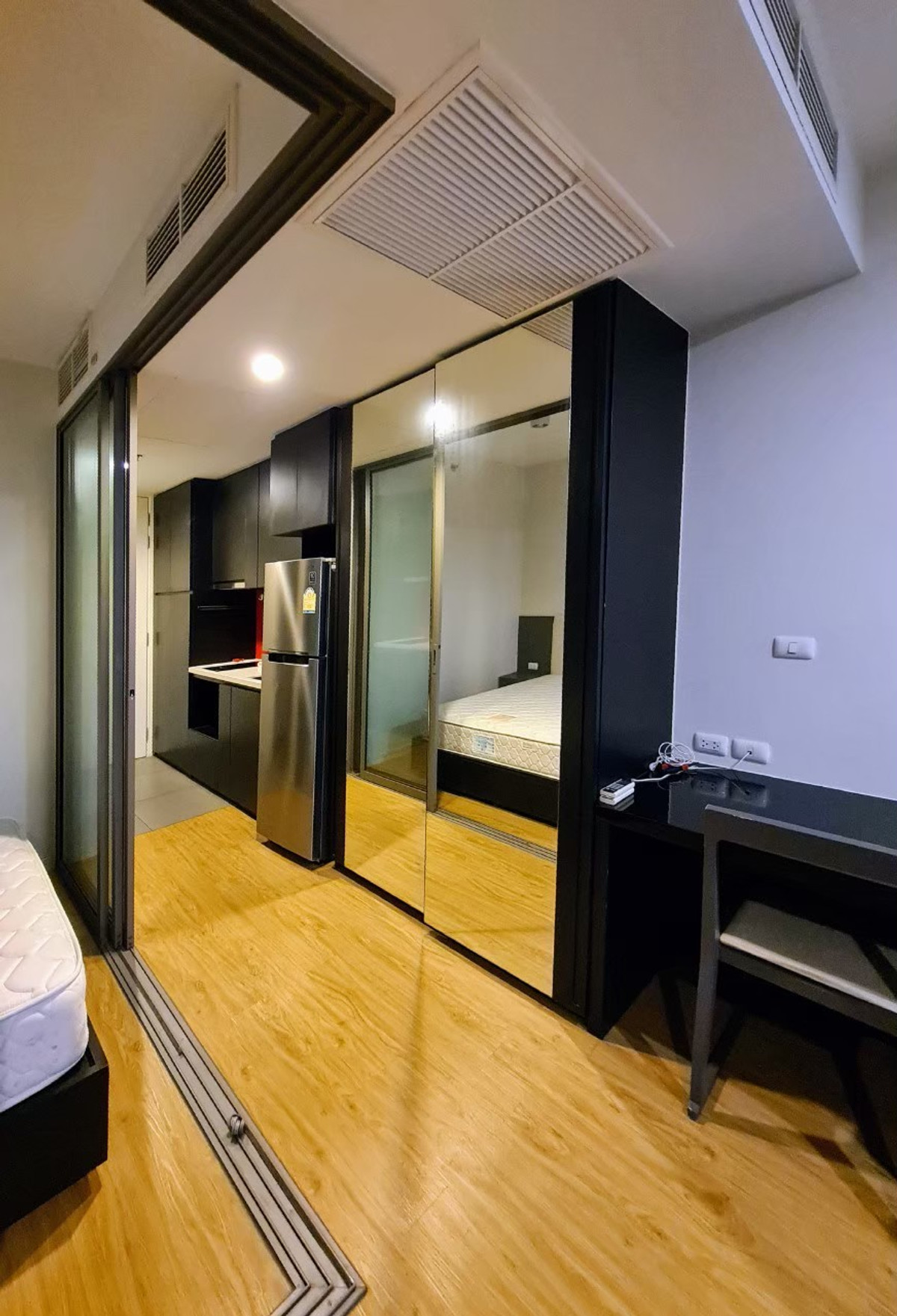 ขายคอนโดสีลม ศาลาแดง บางรัก : 🏠✨ ไซมิส สุรวงศ์ | ขายคอนโด 1 ห้องนอน (HBH-ST-147)