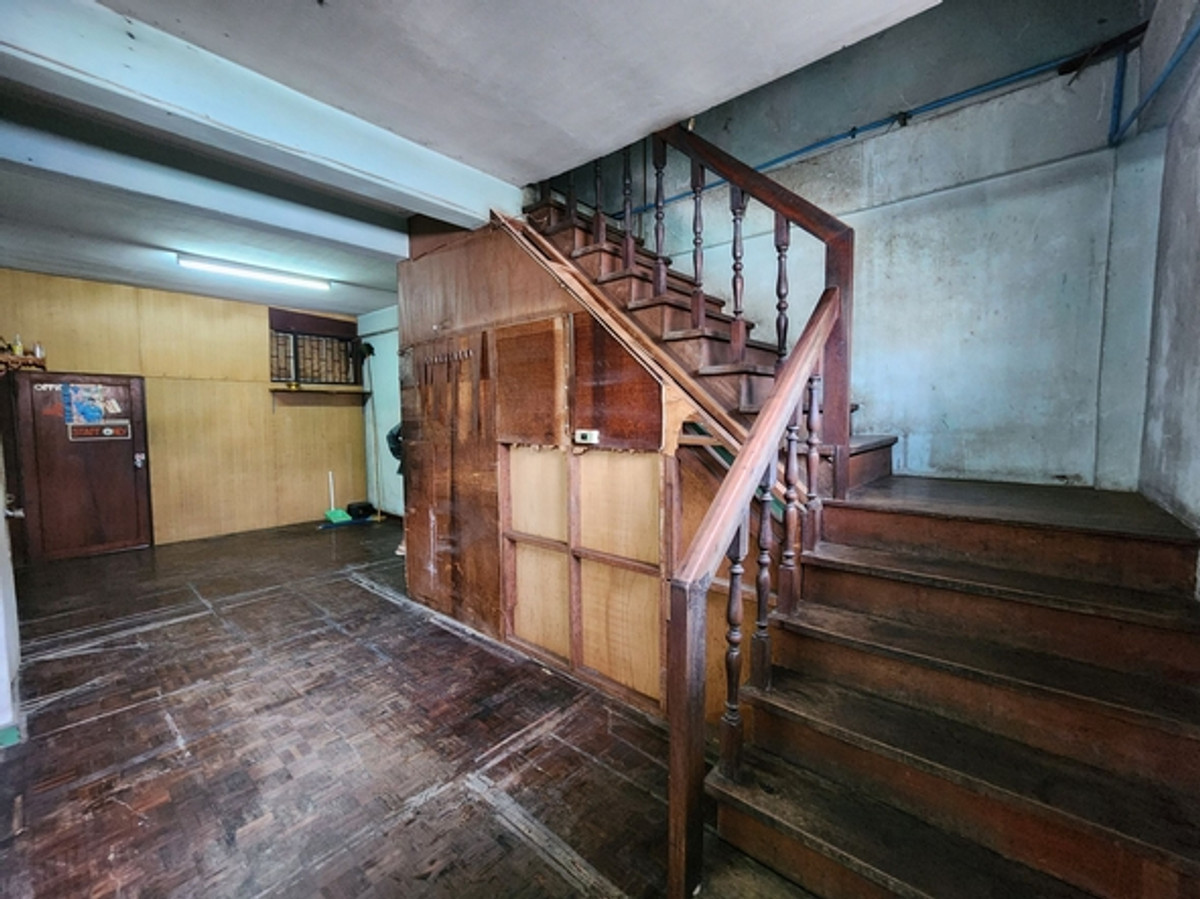 For RentShop HouseBang kae, Phetkasem : Commercial building for rent, 2 corner rooms, size 43 sq m. Soi Phetkasem 48/1, walk into the alley just 280 meters, near MRT Phetkasem 48, suitable for a hostel, coffee shop, shop.