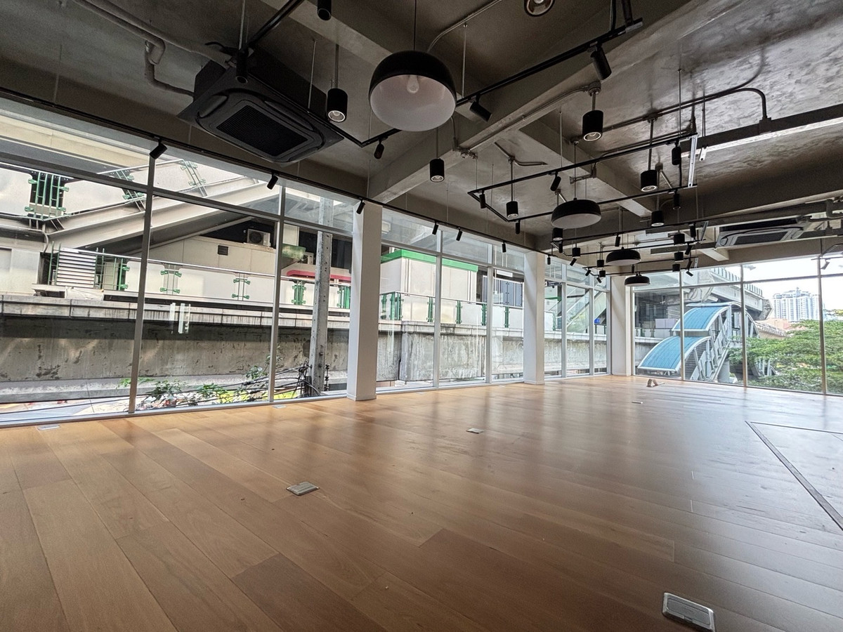 For RentShowroomOnnut, Udomsuk : 🚆 Commercial Space for Rent – Directly Connected to BTS Phra Khanong (0 meters!):200sqm :130,000THB/month