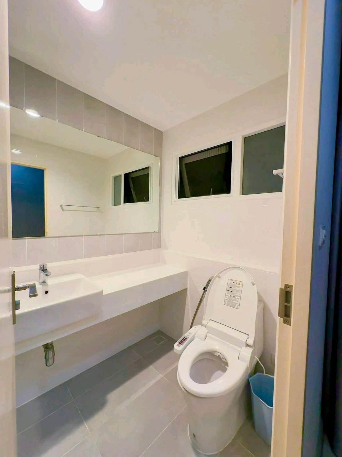 ให้เช่าบ้านสมุทรปราการ สำโรง : ✨ หน้าบ้านวิวสวน บรรยากาศร่มรื่น ใกล้โรงพยาบาลเปาโล 🚩 เดินทางสะดวก ใกล้ถนนใหญ่ และรถไฟฟ้า
บ้านว่างพร้อมเข้าอยู่วันที่ 1 เมษายน 2569