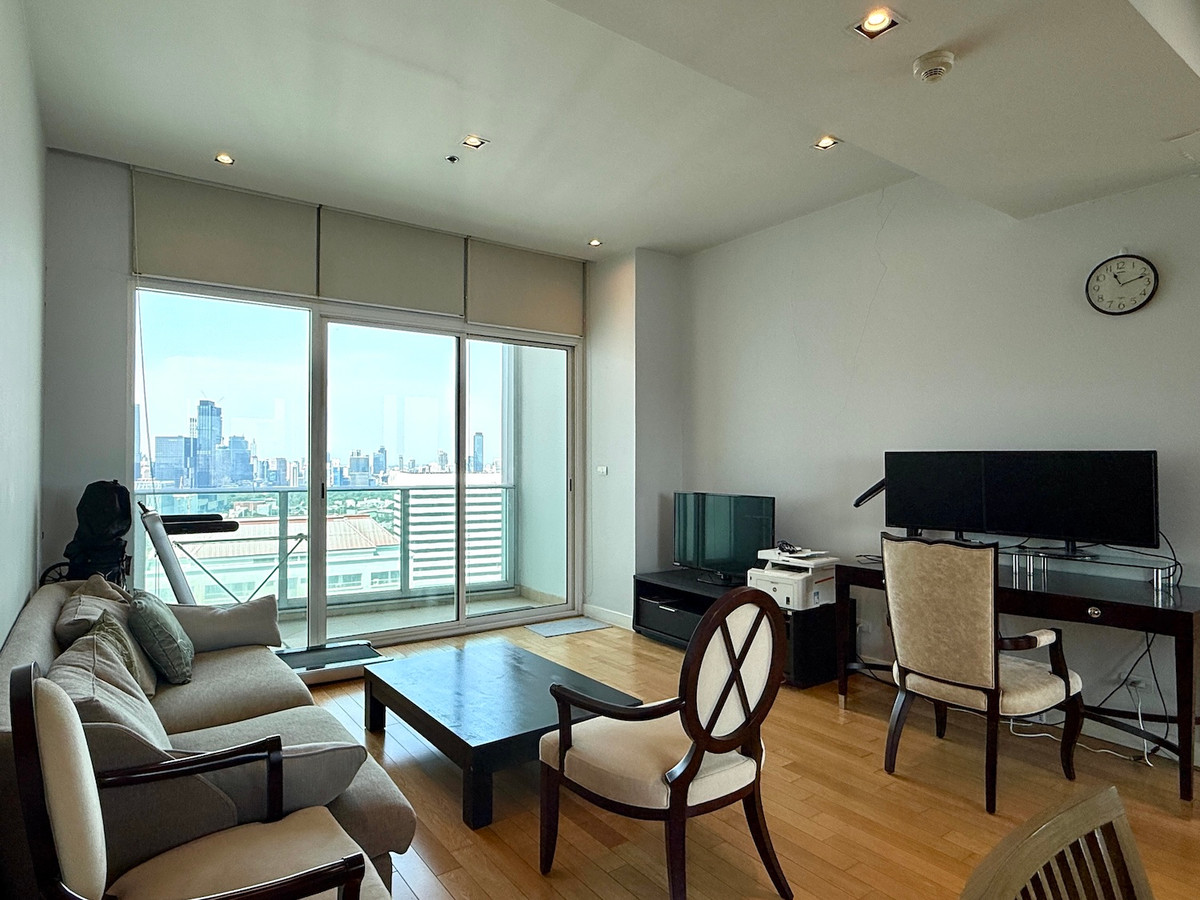 For RentCondoSukhumvit, Asoke, Thonglor : Spacious 2+1 Beds condo near Bts, Mrt, Supermarket