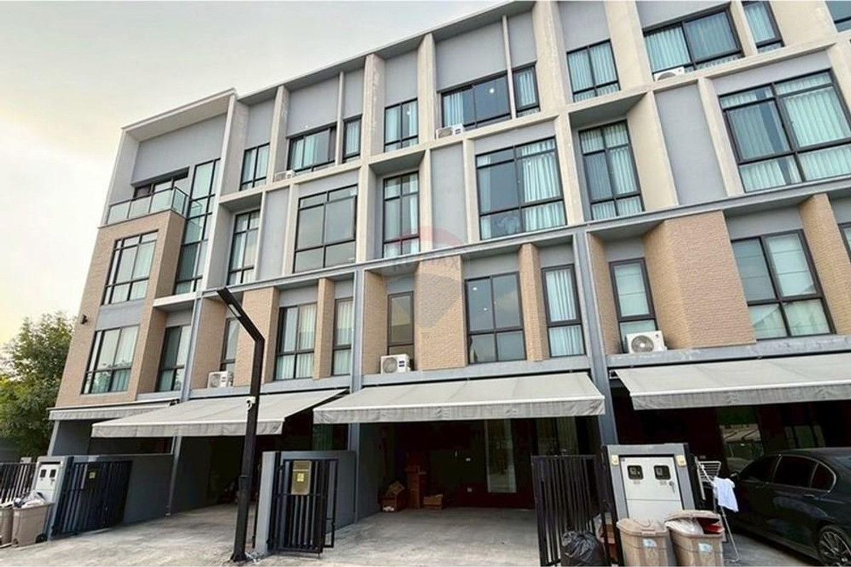 ขายทาวน์โฮมพัฒนาการ ศรีนครินทร์ : ขายด่วน 8.8 ล้าน พร้อมเฟอร์!!   Estara Haven Phatthanakan 20  3.5 ชั้น  3 กม. ถึงเอกมัย-ทองหล่อ