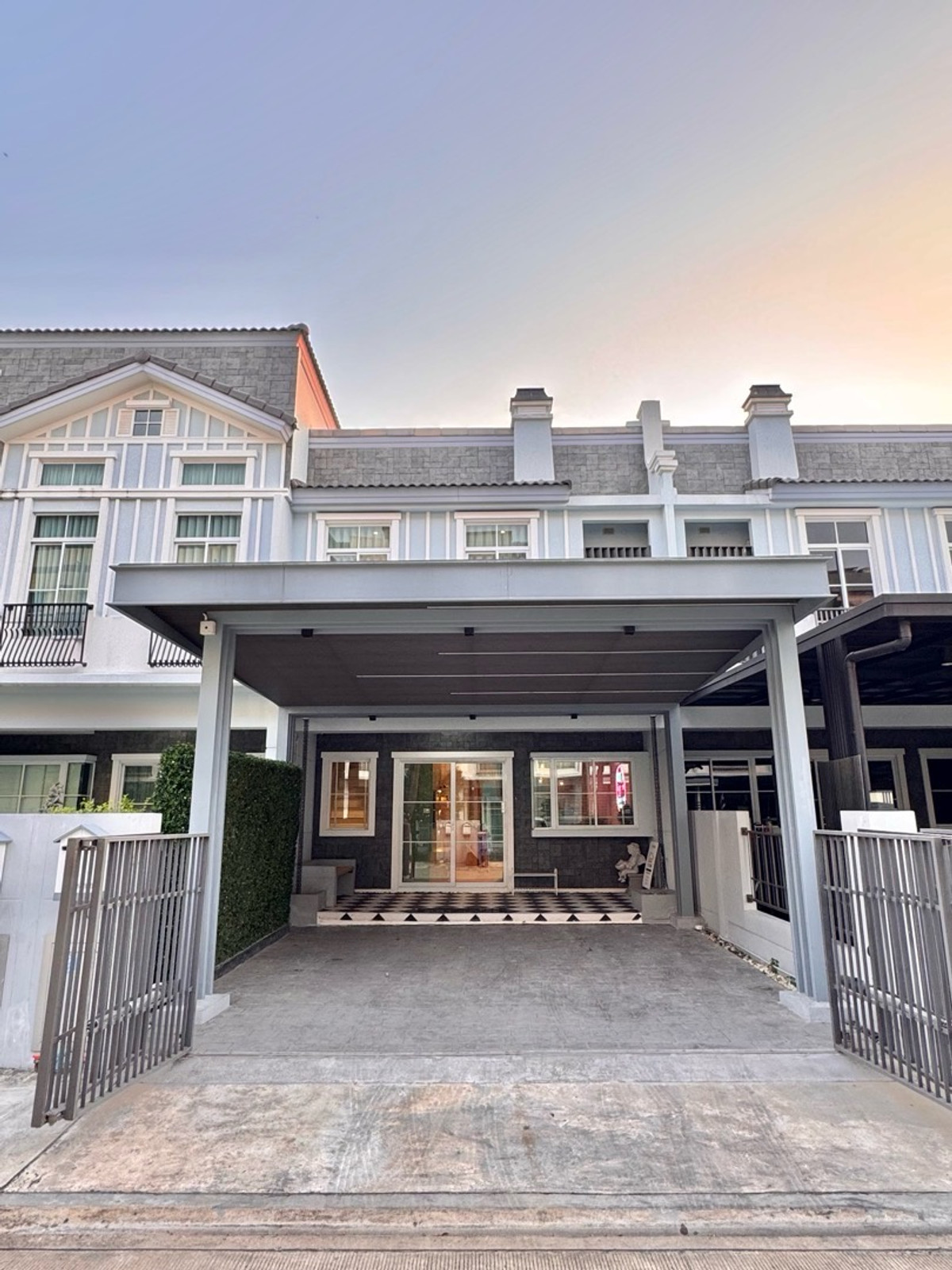 ให้เช่าทาวน์โฮมบางนา แบริ่ง ลาซาล : 💥ForRent💥3Bed • Indy Bangna-Ramkhamhang2 🏡 Near Mega Bangna‼️  Beautifully decorated 🌟 Ready to move in ‼️ Fully Furnished ✨