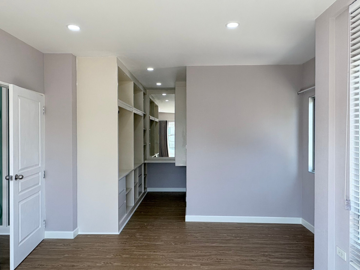 For SaleHouseRama5, Ratchapruek, Bangkruai : 📉 Great Deal, luxurious detached house at an affordable price - Life Bangkok Boulevard Ratchaphruek Rattanathibet project, corner house, very good location.