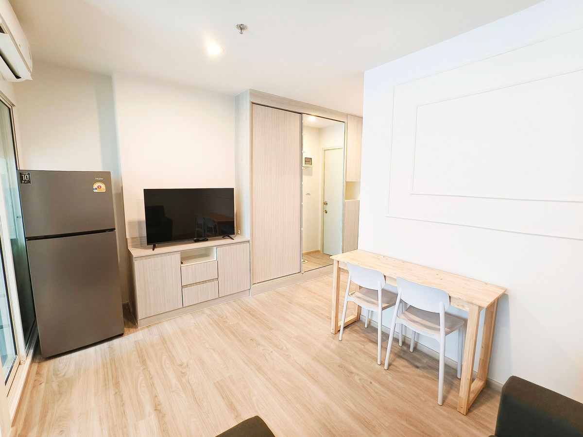 For RentCondoBangna, Bearing, Lasalle : New condo for rent, Regent Home Bangna (new building), every piece of equipment in the room is 