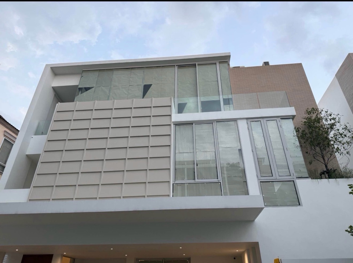 บ้านพระราม 9 เพชรบุรีตัดใหม่ RCA : บ้านเดี่ยวหรู ขนาดใหญ่ 409 ตร.ม โซนพระราม 9 – เอกมัย ทำเลหายาก เหมาะอยู่อาศัยระยะยาว เดินทางสะดวก