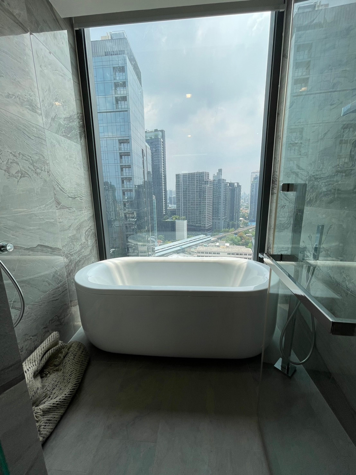 For RentCondoSukhumvit, Asoke, Thonglor : RC023326 For rent LAVIQ Sukhumvit 57 (LAVIQ Sukhumvit 57) 3Beds 3Baths