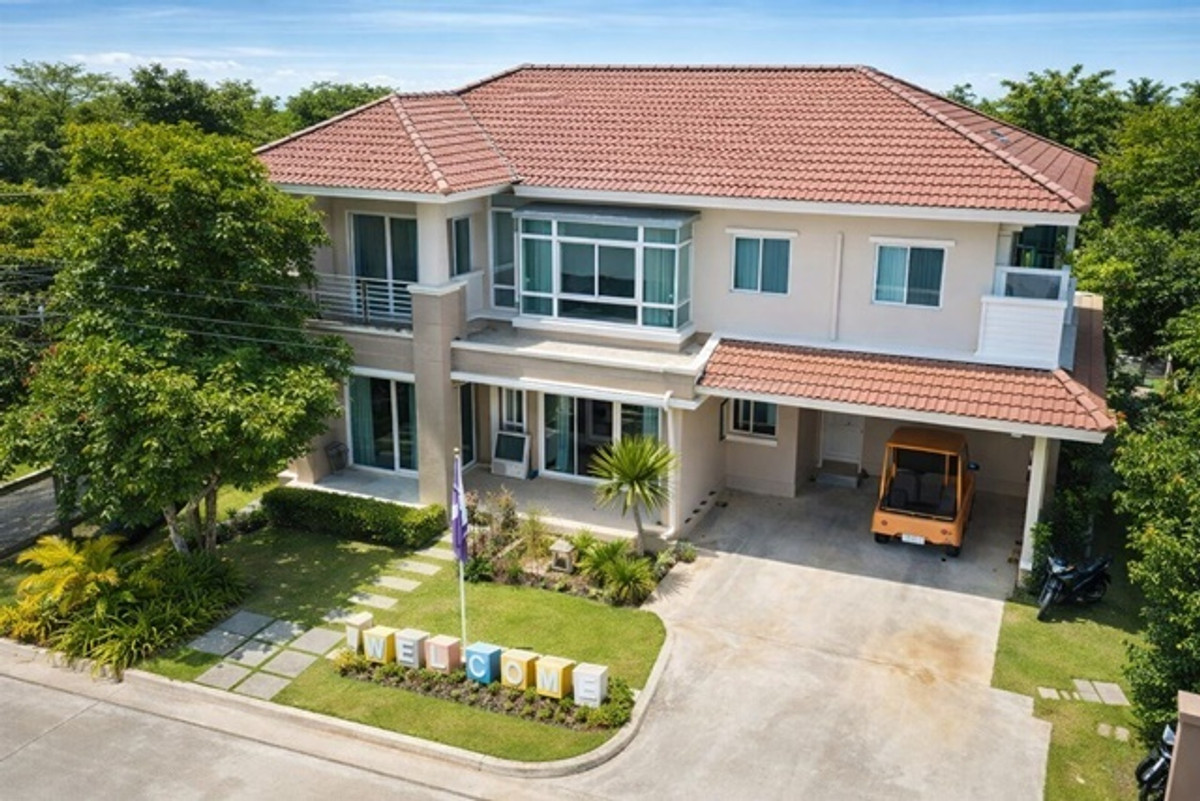 For RentHouseMin Buri, Romklao : RIS Mistine Motorway Spacious Pool Villa Mansion Sunroof lets in natural light. for Rent with