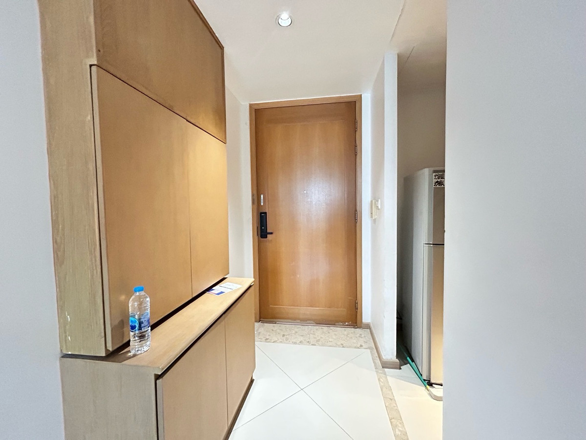 For RentCondoSathorn, Narathiwat : for rent the empire place sathorn separate 1Bed 1bath fully furniture