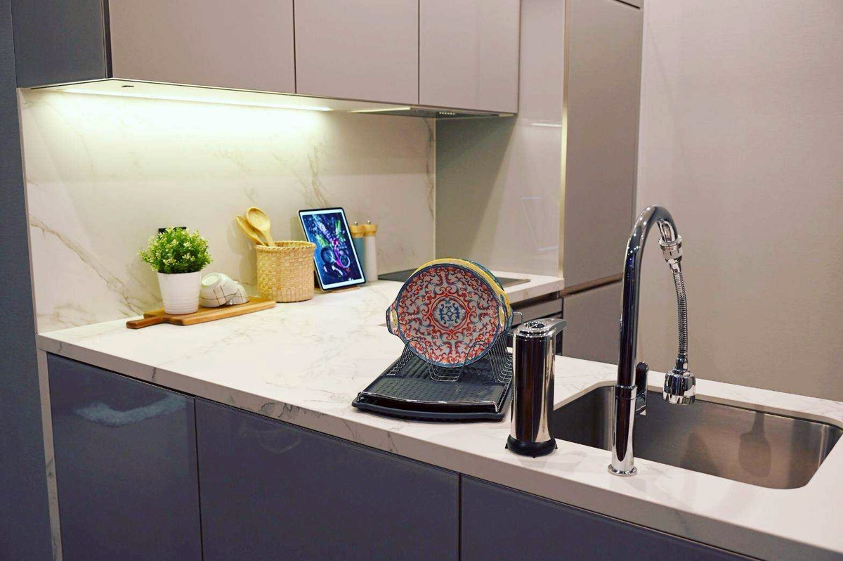 For RentCondoRama9, Petchburi, RCA : The Esse at Singha complex, large type room, middle floor, unblocked view, quiet room, urgent viewing appointment, call 063-384-4228