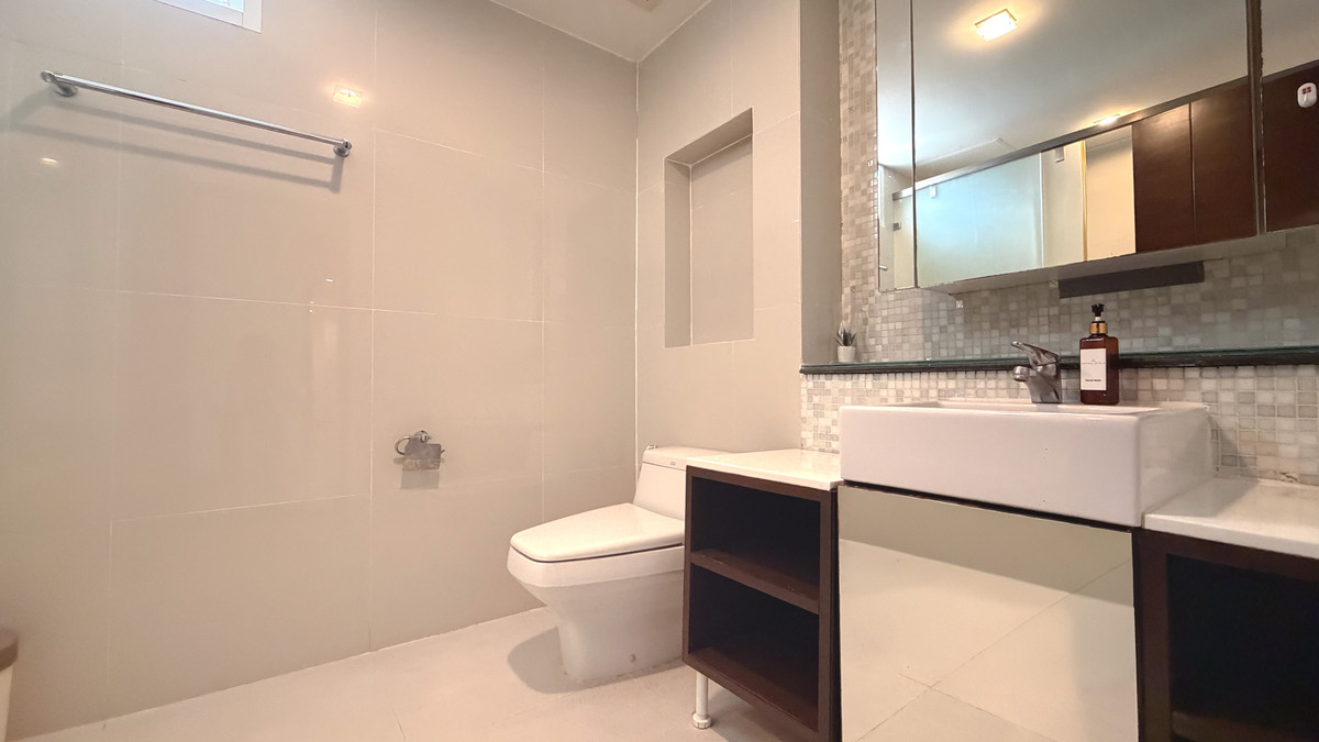 For RentSukhumvit, Asoke, Thonglor : Charan Tower Residences by Aspira | 2 Bed 100 sq.m. Please call: 062-496-6454