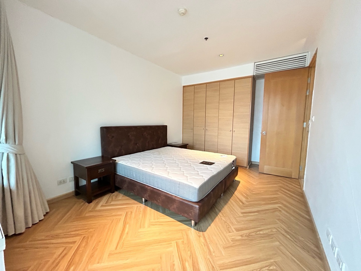 For RentCondoSathorn, Narathiwat : for rent the empire place sathorn separate 1Bed 1bath fully furniture