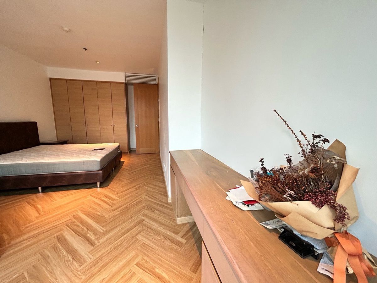 For RentCondoSathorn, Narathiwat : for rent the empire place sathorn separate 1Bed 1bath fully furniture