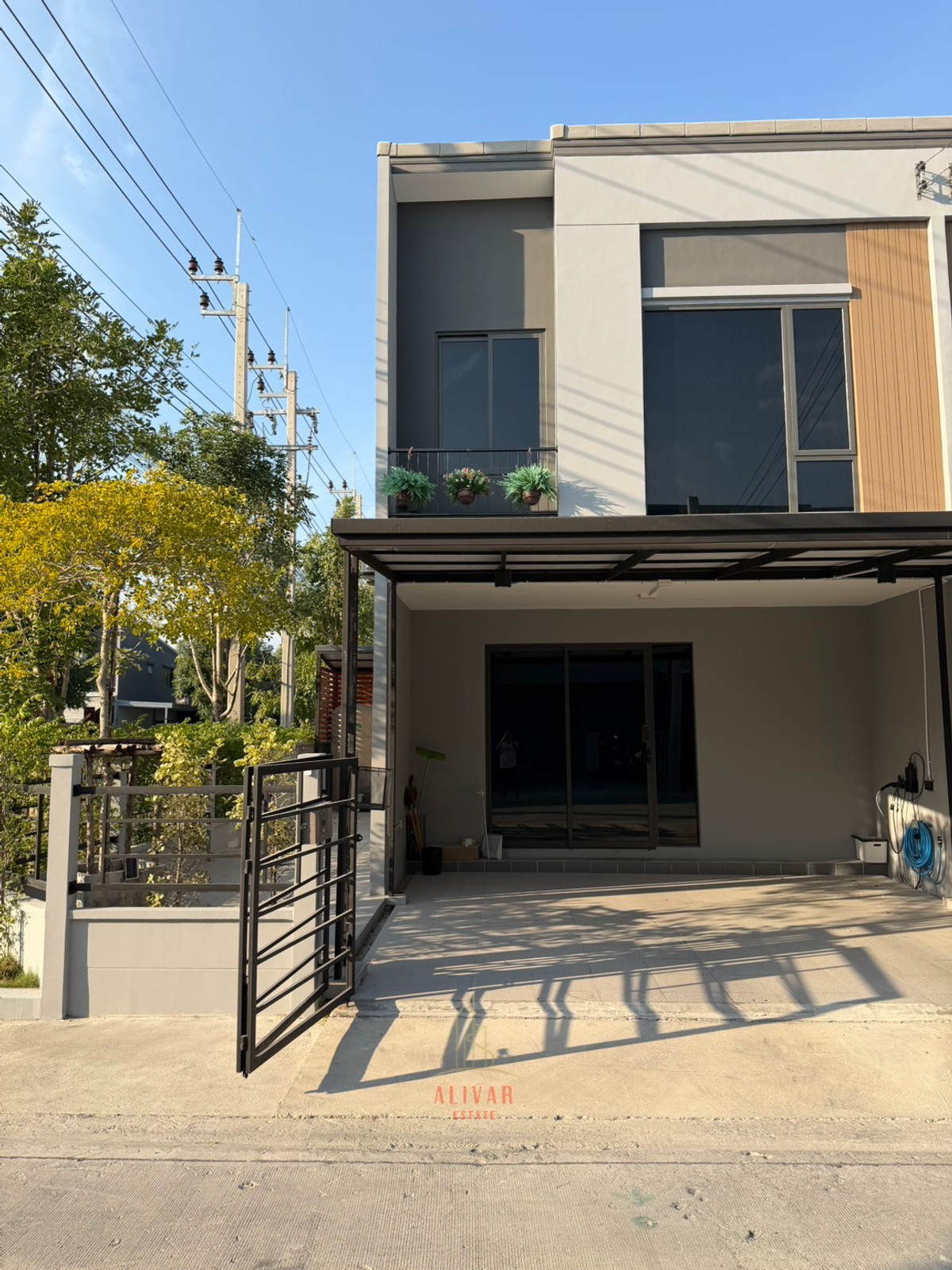 For RentTownhomeBangna, Bearing, Lasalle : RH022126 For rent, 2-story corner townhome with 2 bedrooms at Pleno Sukhumvit-Bangna 2 near Mega Bangna.