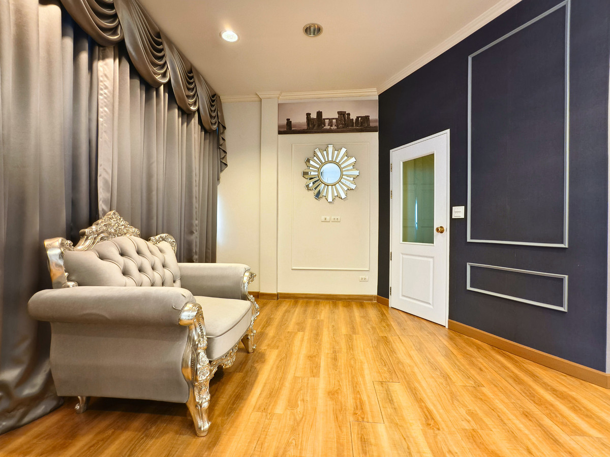 For RentHousePattanakan, Srinakarin : Rent: Detached House, Pattanakarn 50, with Solar Panels, No Maintenance Fees, Newly Renovated, 100 sq.wah, South Facing, 3 Bedrooms, 4 Bathrooms, Maid's Room, Built to Maximize Land Area.