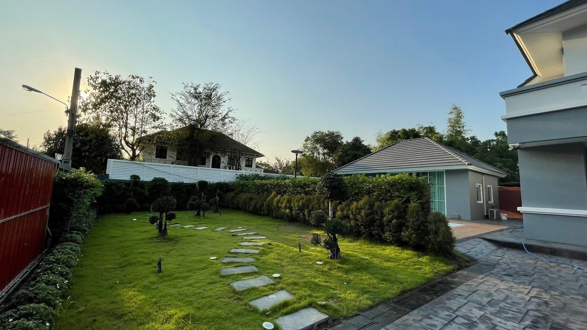HouseNawamin, Ramindra : For sale - Rent a luxury house, 4 bedrooms, location near Sai Mai District Office. Condition is ready to move in. Got 1 rai of land with both a swimming pool and a private garden.