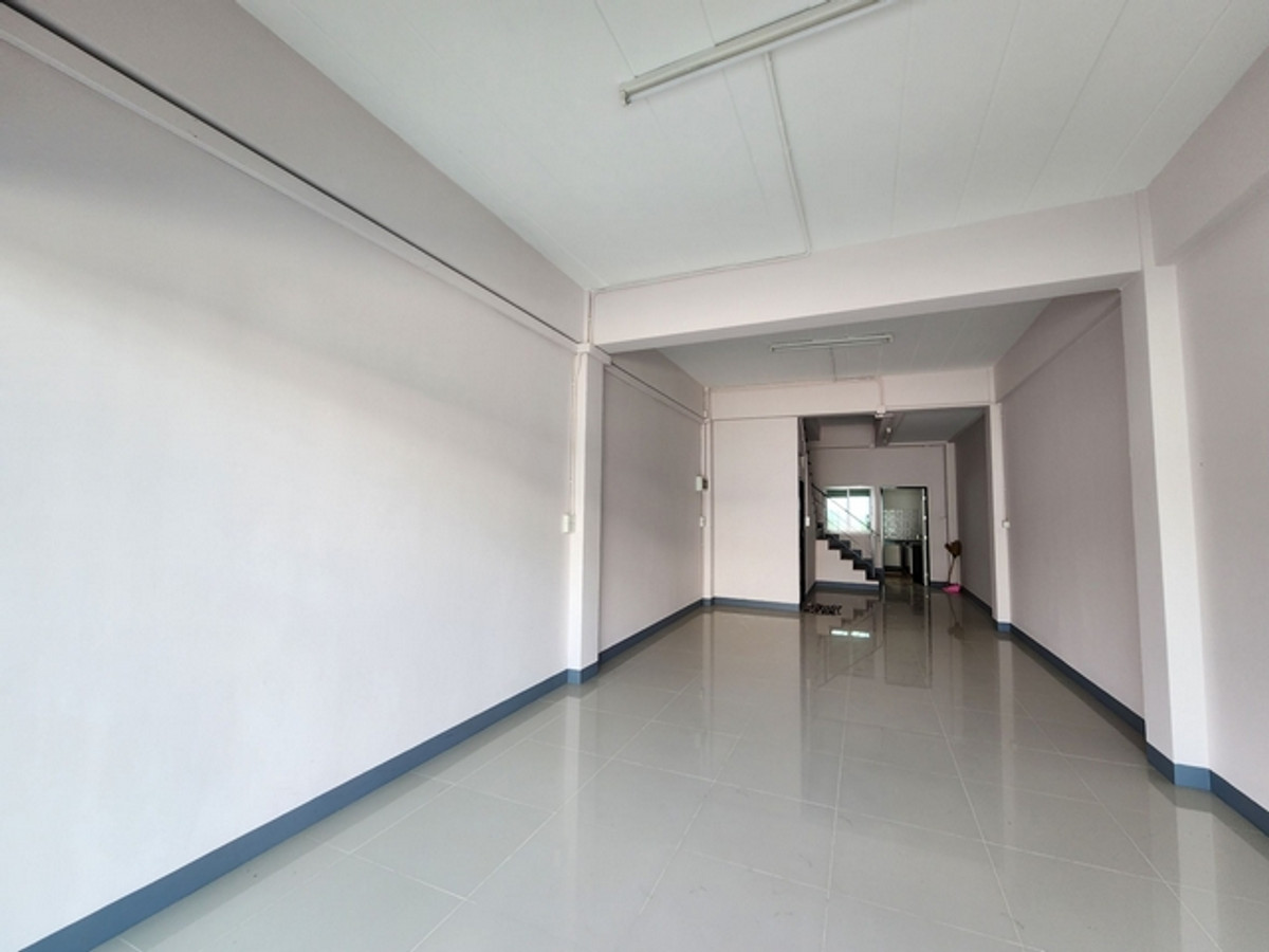 For RentShop HouseEakachai, Bang Bon : Commercial building for rent, 3 floors, front glass partition, room divider, Ekachai Road, near Wat Pho Chae. Suitable for a home office, wide road, easy parking.