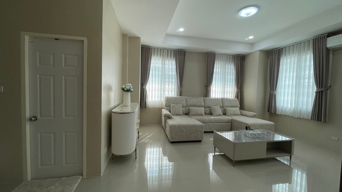 HouseNawamin, Ramindra : For sale - Rent a luxury house, 4 bedrooms, location near Sai Mai District Office. Condition is ready to move in. Got 1 rai of land with both a swimming pool and a private garden.