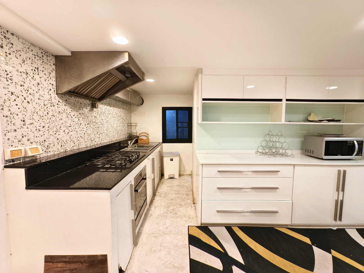 For RentHousePattanakan, Srinakarin : Rent: Detached House, Pattanakarn 50, with Solar Panels, No Maintenance Fees, Newly Renovated, 100 sq.wah, South Facing, 3 Bedrooms, 4 Bathrooms, Maid's Room, Built to Maximize Land Area.