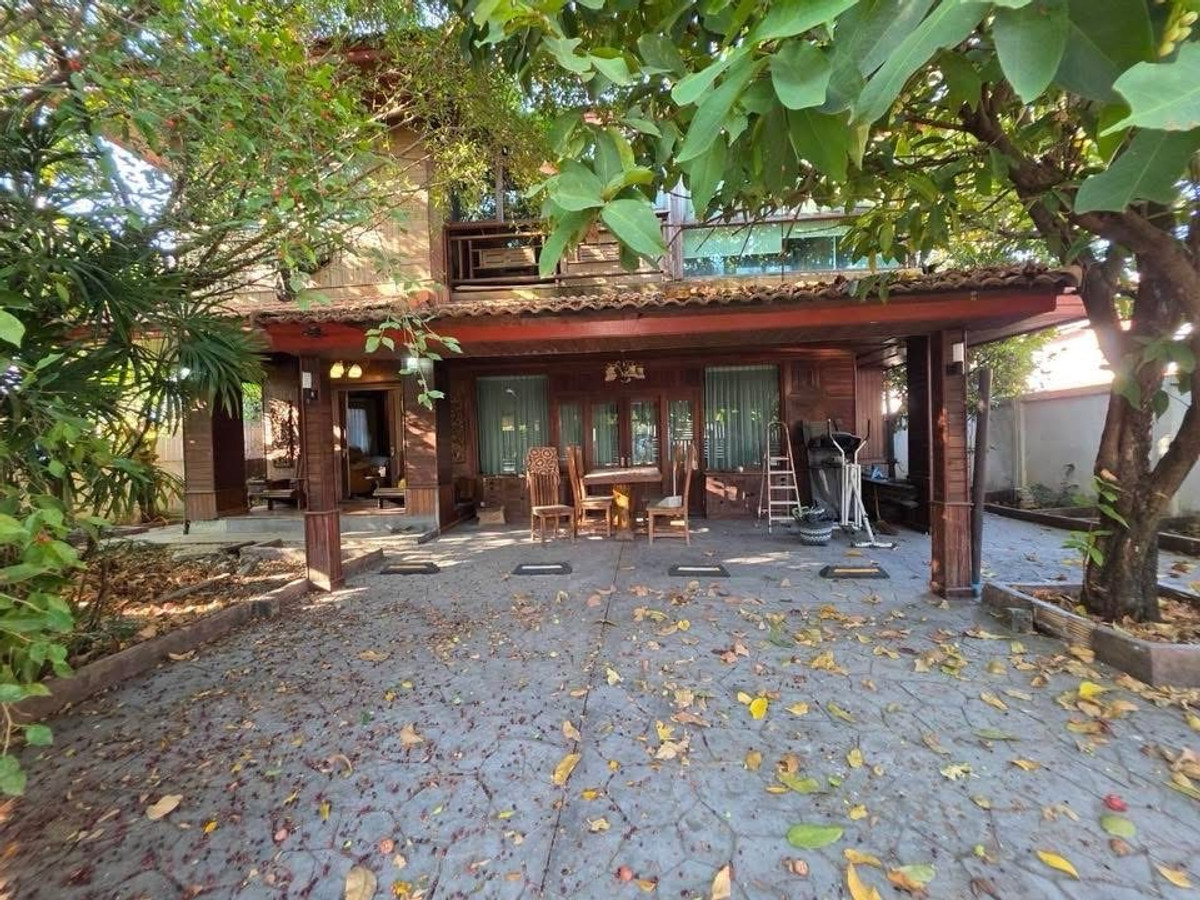 For SaleHouseChiang Mai : 🏠 Just change the color of the wood to a soft white. 
     From a somber mood to a warm and comfortable mood.