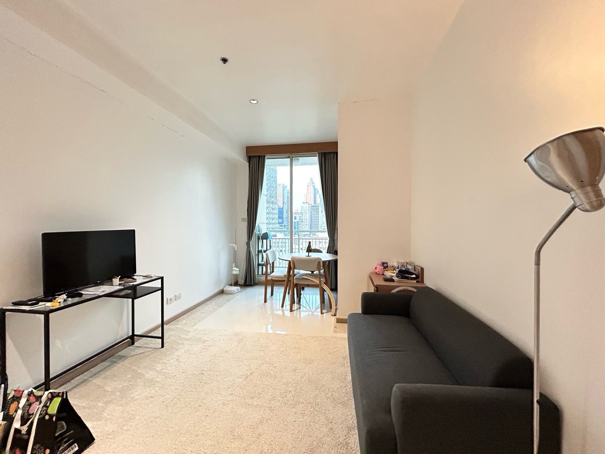 For RentCondoSathorn, Narathiwat : for rent the empire place sathorn separate 1Bed 1bath fully furniture