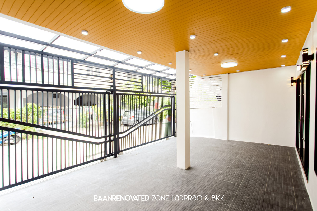 For SaleTownhomeLadprao101, Happy Land, The Mall Bang Kapi : 🚨 Urgent Sale! House in a prime location, Ladprao 93, Soi 6, Prachakorn Thai Village.