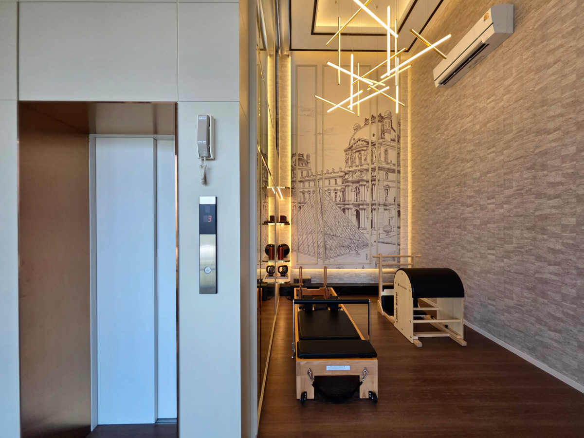 ขายบ้านลาดกระบัง สุวรรณภูมิ : For Sell บ้านเดี่ยวโครงการ Vive กรุงเทพกรีฑา ตัดใหม่ พร้อมมีลิฟต์ส่วนตัว 4 นอน 6 น้ำ ที่ดิน 130 ตร.ว 716 ตร.ม ติดต่อ 062-4468565 กี้