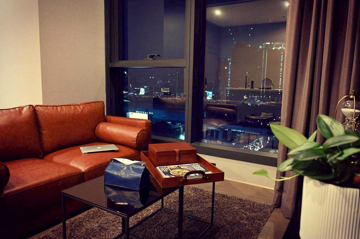 For RentCondoRama9, Petchburi, RCA : The Esse at Singha complex, large type room, middle floor, unblocked view, quiet room, urgent viewing appointment, call 063-384-4228