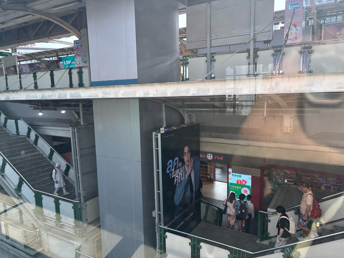 For RentShowroomOnnut, Udomsuk : 🚆 Commercial Space for Rent – Directly Connected to BTS Phra Khanong (0 meters!):200sqm :130,000THB/month