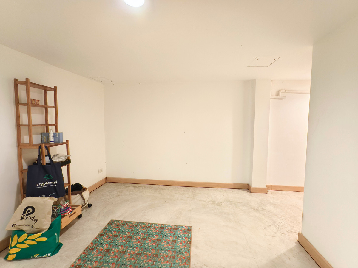 For RentHousePattanakan, Srinakarin : Rent: Detached House, Pattanakarn 50, with Solar Panels, No Maintenance Fees, Newly Renovated, 100 sq.wah, South Facing, 3 Bedrooms, 4 Bathrooms, Maid's Room, Built to Maximize Land Area.