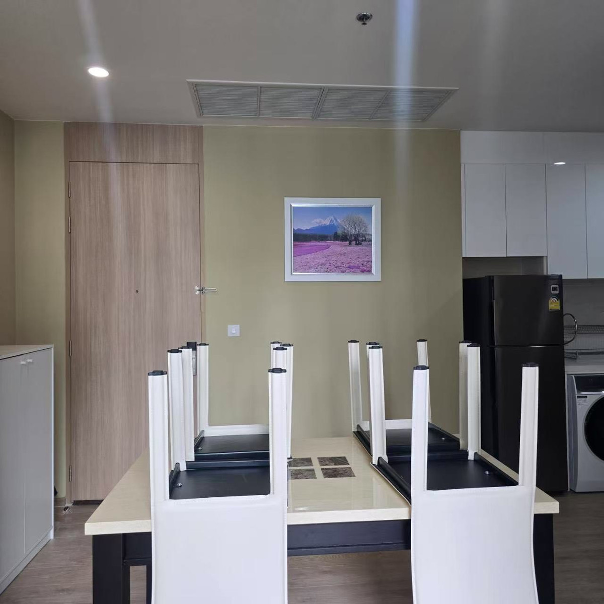 ให้เช่าคอนโดสุขุมวิท อโศก ทองหล่อ : ให้เช่าคอนโด Noble Be19 คอนโดแต่งครบพร้อมเข้าอยู่ใกล้รถไฟฟ้าBTSอโศกและห้างสรรพสินค้ามากมาย!!